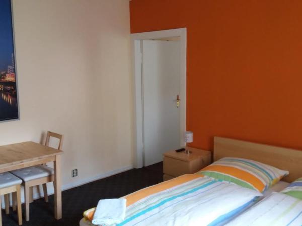 Gästehaus Grupello : photo 8 de la chambre chambre familiale avec salle de bains privative