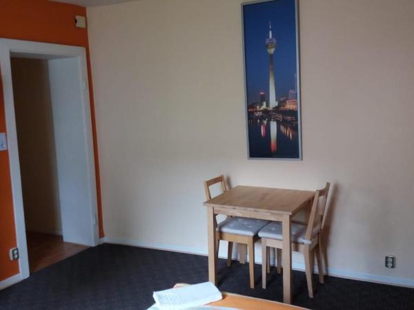 Gästehaus Grupello : photo 6 de la chambre chambre familiale avec salle de bains privative