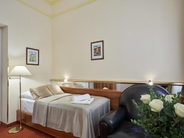 Hotel Sirius : photo 1 de la chambre chambre simple - vue sur cour