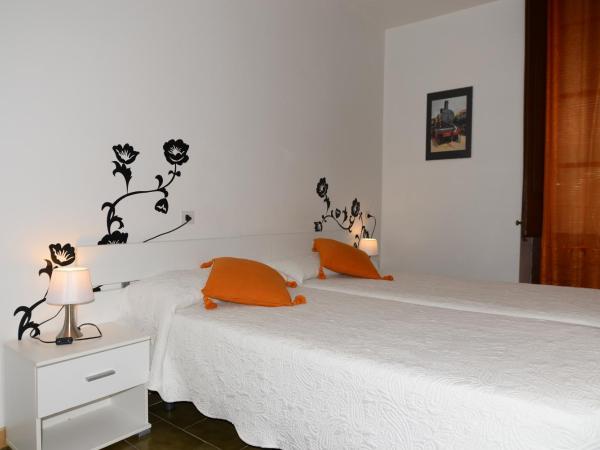 Pensión Borrás : photo 1 de la chambre chambre double ou lits jumeaux avec salle de bains commune