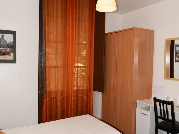 Pensión Borrás : photo 6 de la chambre chambre double ou lits jumeaux