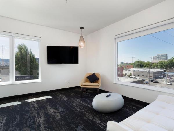 Jupiter NEXT : photo 1 de la chambre suite deluxe avec lit king-size