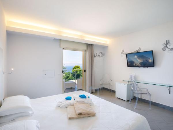 Art Hotel Gran Paradiso : photo 1 de la chambre chambre triple - vue sur mer
