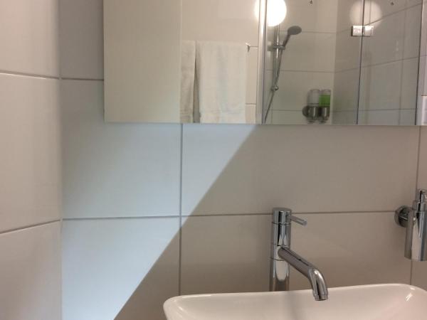 Haarlem 49 : photo 7 de la chambre chambre lits jumeaux avec salle de bains privative