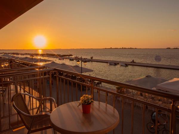 Excess Pansion : photo 7 de la chambre chambre double deluxe avec balcon - vue sur mer