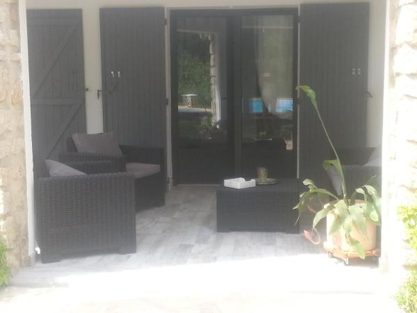 Sous le mûrier : photo 5 de la chambre chambre quadruple avec salle de bains privative séparée