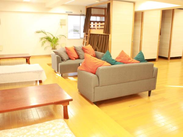 T and K Hostel Kobe Sannomiya East : photo 4 de la chambre lit dans un dortoir mixte de 16 lits