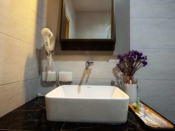 U Rip Resort Phi Phi Hotel : photo 9 de la chambre chambre lits jumeaux - vue sur montagne