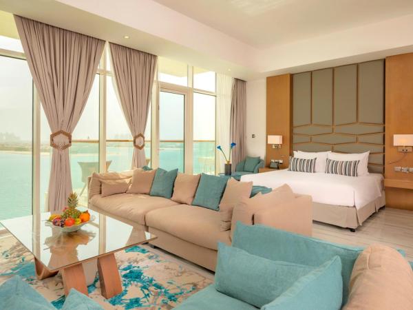 Royal Central Hotel and Resort The Palm : photo 2 de la chambre chambre lit king-size avec balcon