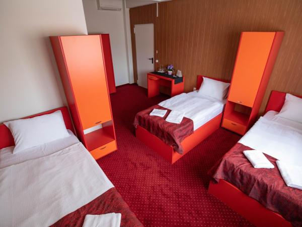 Népliget Hotel : photo 1 de la chambre chambre triple deluxe