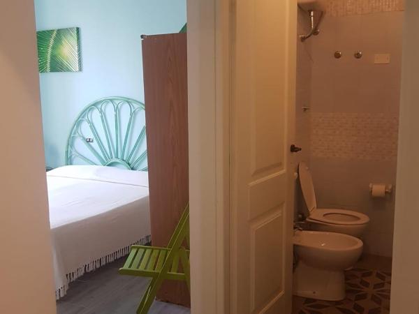 Casanoemi : photo 7 de la chambre chambre double ou lits jumeaux avec salle de bains privative