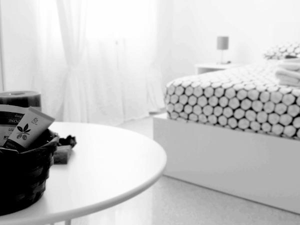 TORRE ANGELLARA B&B : photo 2 de la chambre chambre double avec salle de bains privative extérieure