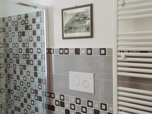 TORRE ANGELLARA B&B : photo 9 de la chambre chambre double ou lits jumeaux avec salle de bains privative externe