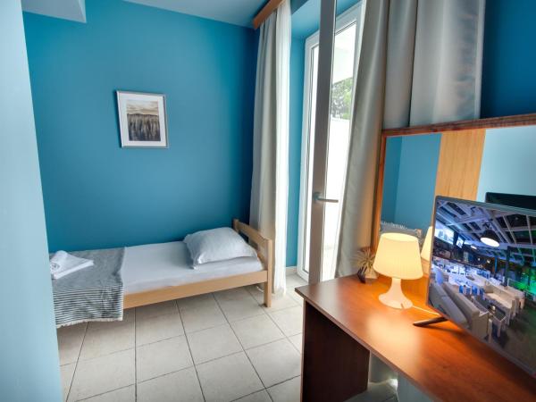 B&B Galija : photo 4 de la chambre chambre meublée simplement - terrasse et vue sur mer