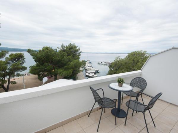 B&B Galija : photo 3 de la chambre chambre triple avec terrasse - vue sur mer
