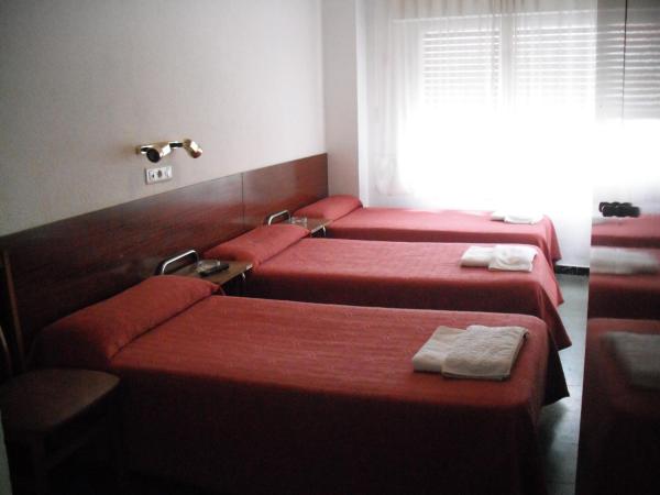 Hostal Cumbre : photo 2 de la chambre chambre triple