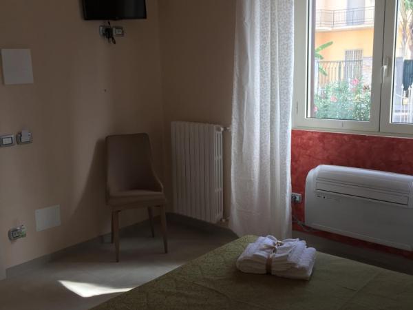 B&b Opuntia : photo 3 de la chambre chambre double ou lits jumeaux avec salle de bains privative