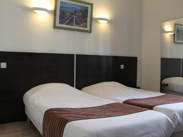 Hôtel de Paris - Dijon Centre Gare : photo 1 de la chambre chambre lits jumeaux standard
