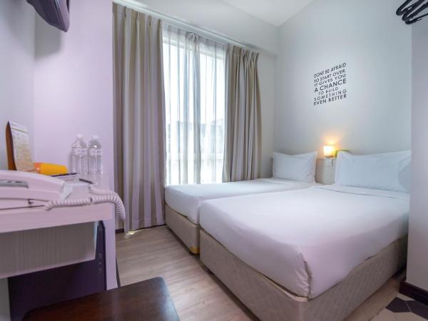 Cititel Express Kota Kinabalu : photo 3 de la chambre chambre lits jumeaux standard avec fenêtre