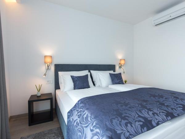 Pansion Leggero : photo 2 de la chambre chambre double de luxe avec balcon - vue sur ville