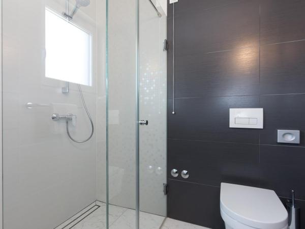 Pansion Leggero : photo 6 de la chambre chambre double de luxe avec balcon - vue sur ville