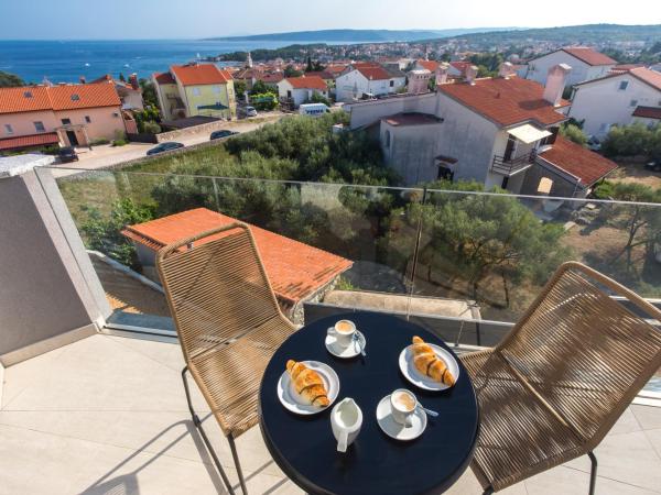 Pansion Leggero : photo 4 de la chambre chambre double ou lits jumeaux de luxe avec balcon - vue latérale sur mer