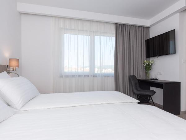 Pansion Leggero : photo 6 de la chambre chambre double de luxe avec balcon - vue sur ville