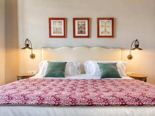 Palacio Bucarelli : photo 4 de la chambre penthouse avec terrasse et petite piscine