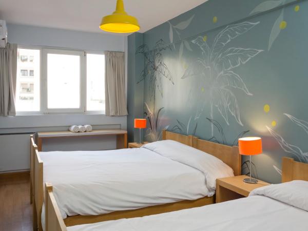 Circus Hostel : photo 1 de la chambre chambre triple