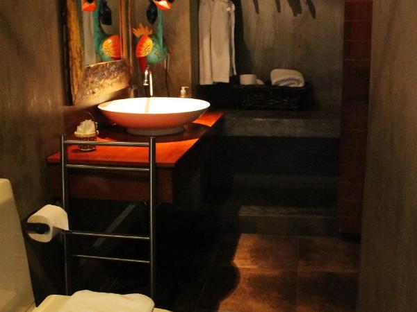 Villa Thapae : photo 7 de la chambre chambre double standard avec accès à la piscine