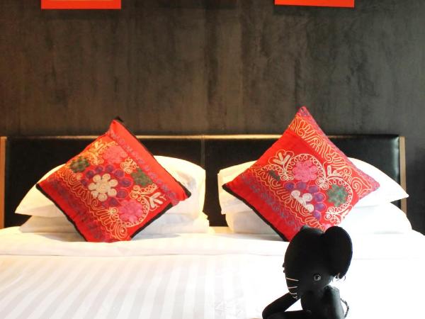 Villa Thapae : photo 3 de la chambre chambre double standard avec accès à la piscine