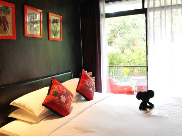 Villa Thapae : photo 4 de la chambre chambre double standard avec accès à la piscine