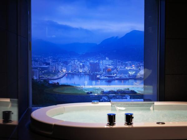 Garden Terrace Nagasaki Hotel & Resort : photo 2 de la chambre premium suite room with jet bath - new building