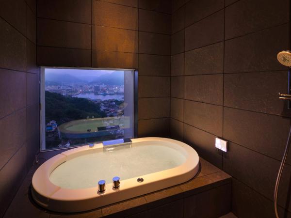 Garden Terrace Nagasaki Hotel & Resort : photo 7 de la chambre premium suite room with jet bath - new building