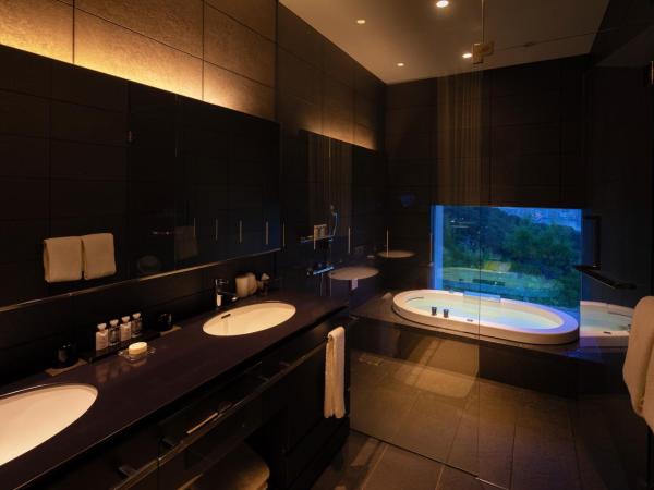 Garden Terrace Nagasaki Hotel & Resort : photo 6 de la chambre premium suite room with jet bath - new building