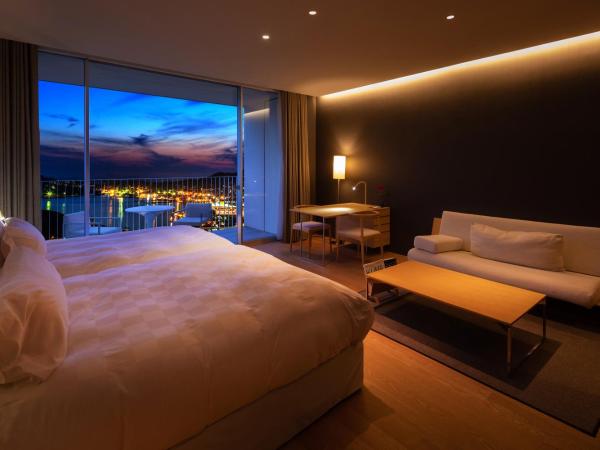 Garden Terrace Nagasaki Hotel & Resort : photo 2 de la chambre suite room with jet bath and harbor view - new building
