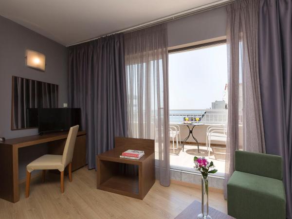 Plaza Hotel, Philian Hotels and Resorts : photo 4 de la chambre suite lit queen-size – vue sur mer