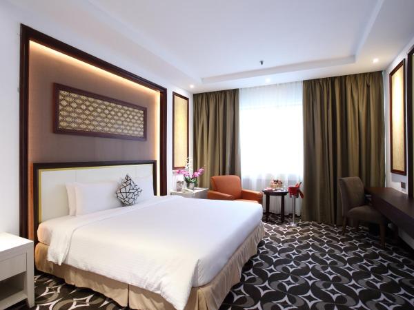 Corus Hotel Kuala Lumpur : photo 5 de la chambre chambre exécutive deluxe avec lit king-size