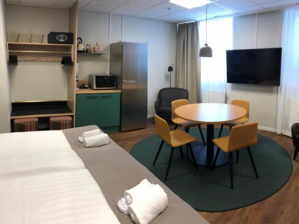 Kom Family : photo 3 de la chambre chambre familiale avec salle de bains commune