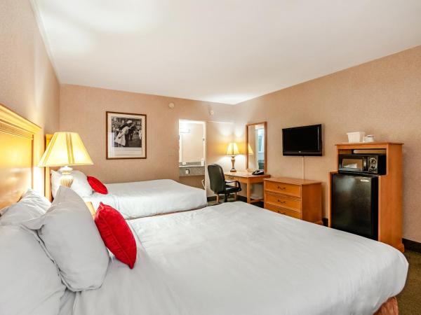 Red Lion Hotel Rosslyn Iwo Jima : photo 1 de la chambre chambre avec 2 lits doubles - entrée intérieure