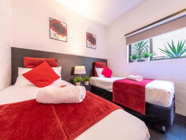 Ascot Budget Inn & Residences : photo 5 de la chambre chambre lits jumeaux Économique avec salle de bains commune