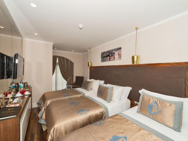 Darkmen Hotel : photo 5 de la chambre chambre double ou lits jumeaux avec lit d'appoint