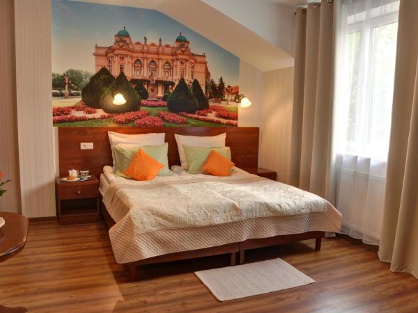 Hotel Leopolis : photo 2 de la chambre chambre familiale