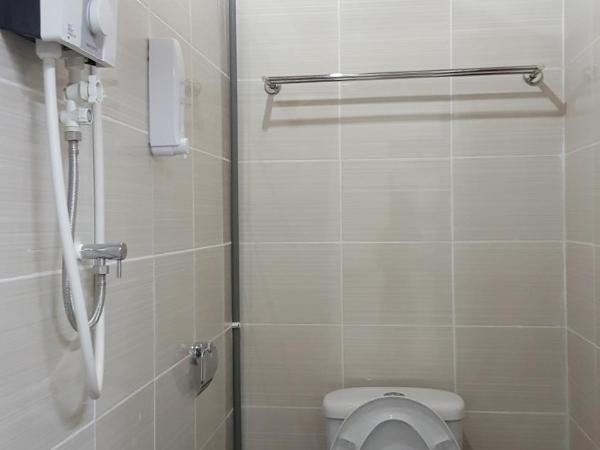 24 Kimberley : photo 8 de la chambre chambre quadruple avec salle de bains commune