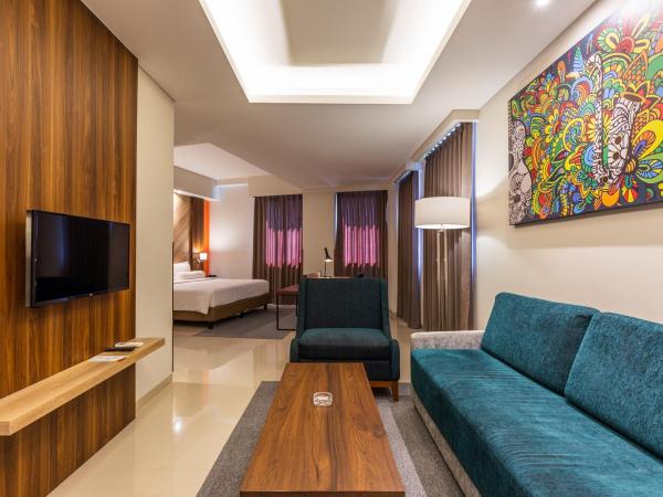 Great Diponegoro Hotel Surabaya : photo 2 de la chambre suite - vue sur ville
