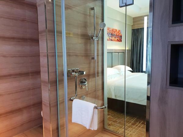KSL Hot Spring Resort : photo 2 de la chambre chambre lit king-size premier de luxe
