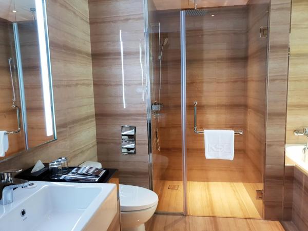 KSL Hot Spring Resort : photo 4 de la chambre premier deluxe king with bathtub