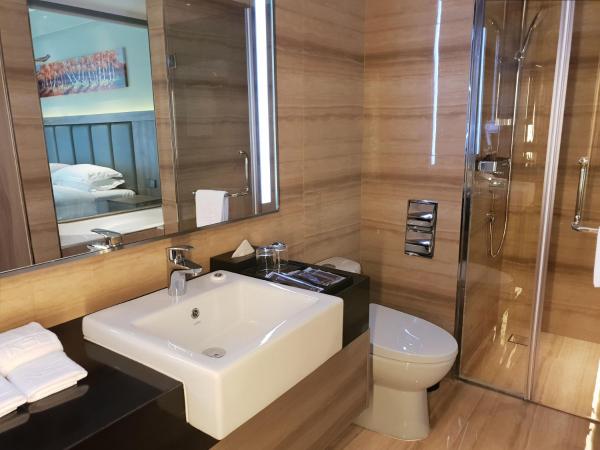 KSL Hot Spring Resort : photo 5 de la chambre premier deluxe king with bathtub