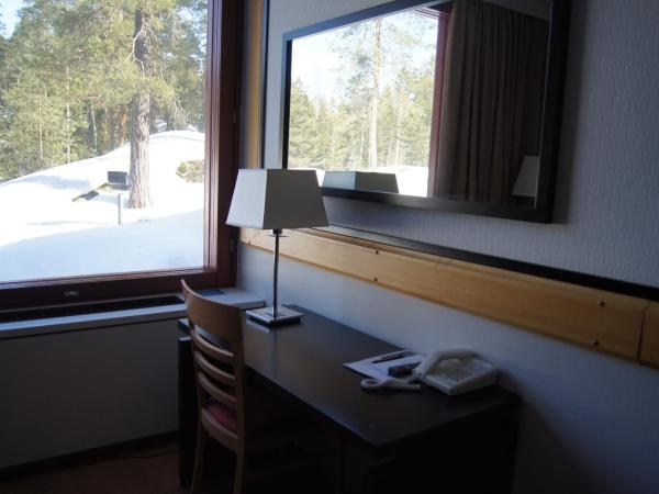 Hotel Korpilampi : photo 5 de la chambre chambre lits jumeaux confort avec vue sur le lac