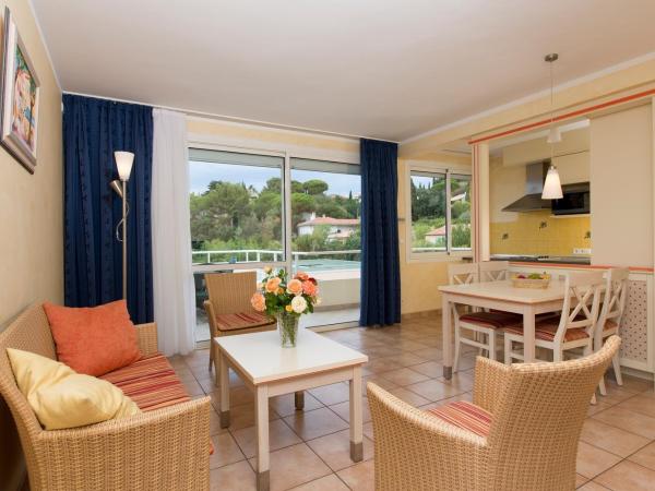 Résidence les Tourelles : photo 1 de la chambre appartement 2 chambres avec balcon (2 adultes)